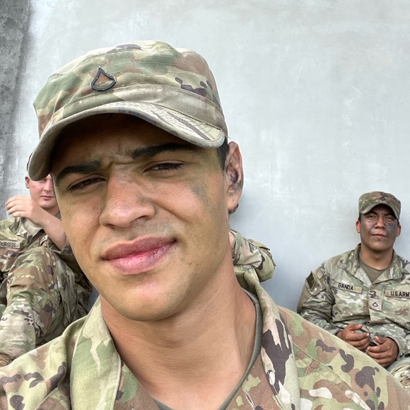 Meet your Posher, Devyn - Picture 1 of 1